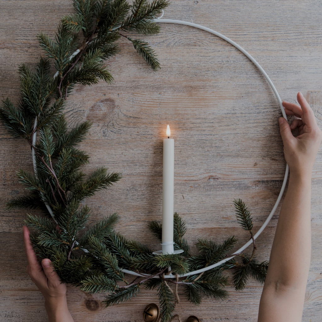 Metal Hoop with LED Candle 