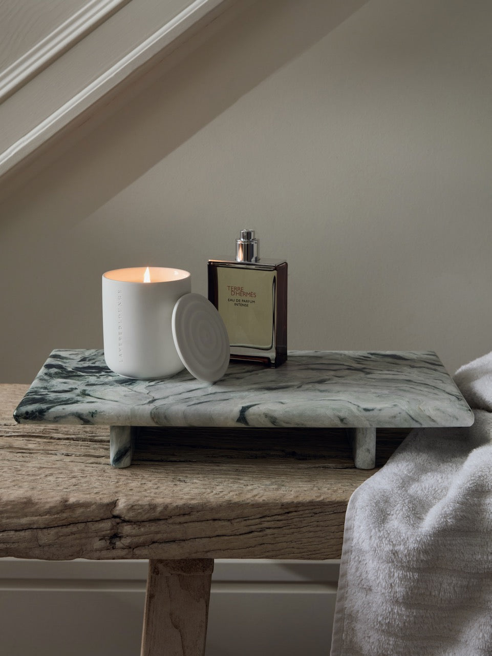 Decorative objects layered with natural materials and quiet space