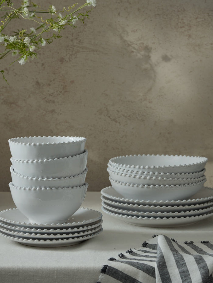 Person holding a stack of Vela Dinner Set 