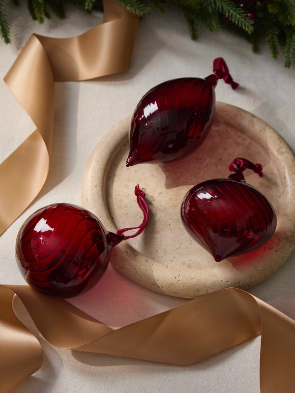 Twisted burgundy glass baubles